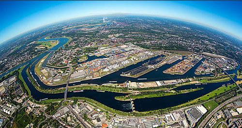 德国杜伊斯堡港位于莱茵河和鲁尔河的汇流处的高地上